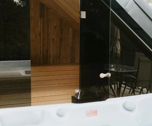 Castle - * Szabadkígyós